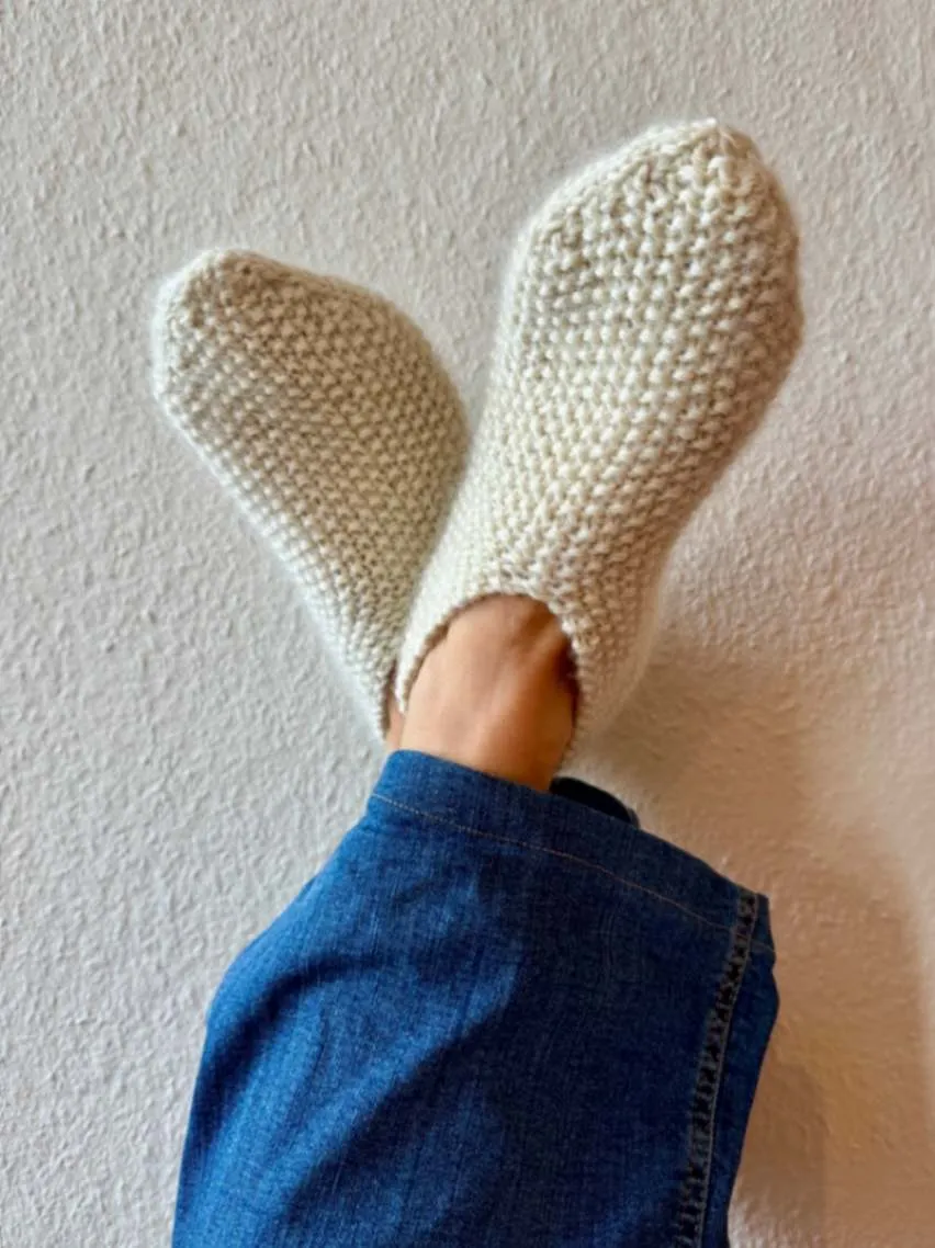Easy Peasy Cozy Slippers, knitting pattern