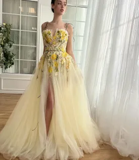 Uniwim Faint Yellow A-line Prom Dresses Lace Appliques Spaghetti Strap Formal Evening Sweep Train Side Split Sleeveless Clubbing